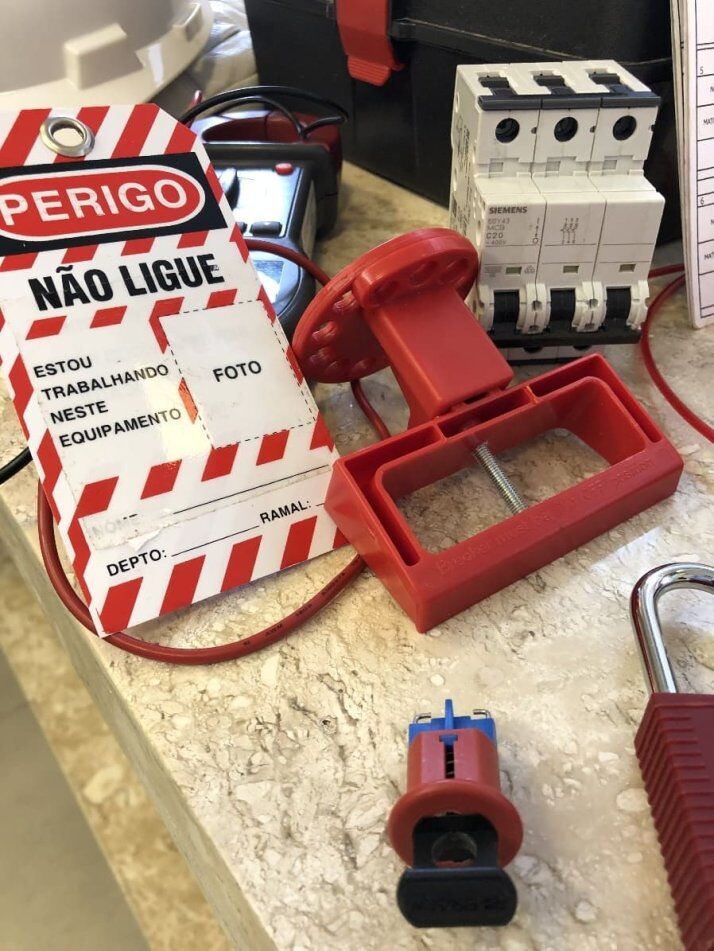 KIT LOTO (Bloqueio e Etiquetagem NR-10)