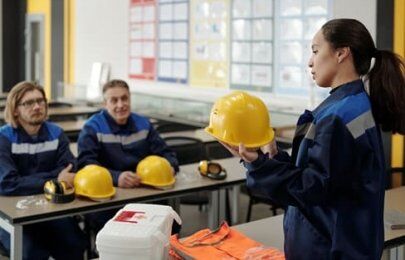 Treinamento em Segurança do Trabalho: Capacitando Equipes e Reduzindo Riscos Ocupacionais Treinamento em Segurança do Trabalho: Capacitando Equipes e Reduzindo Riscos Ocupacionais