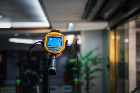 Termografia Aplicada em Instalações Elétricas: Identificando Problemas e Prevenindo Acidentes